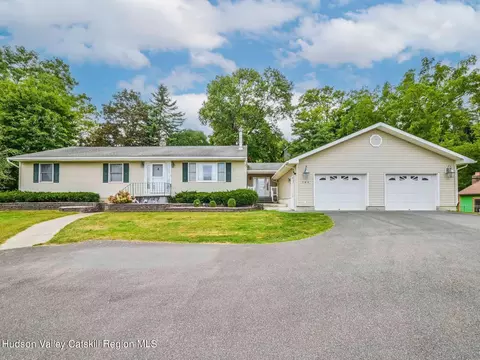 184 Hoyt St, Port Ewen, NY 12466