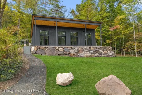 18 Vandemark Rd, Woodstock, NY 12498