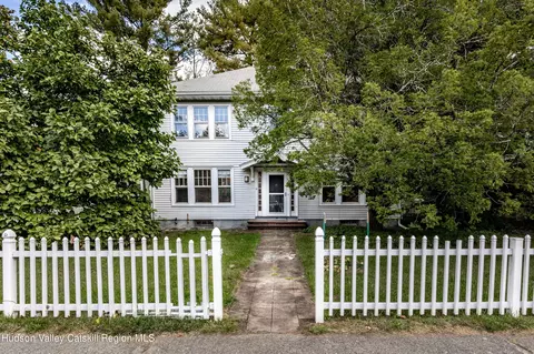 123 Market St, Saugerties, NY 12477