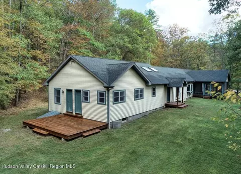 5 Boggs Hill Rd, Woodstock, NY 12498