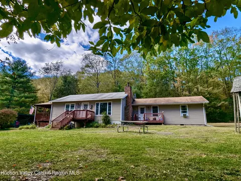 241 Oxbow Rd, Kerhonkson, NY 12446