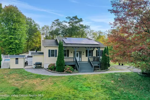14 Spike Horn Rd, Saugerties, NY 12477