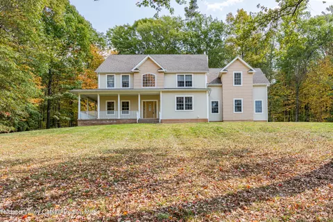 769 Orchard Dr, Wallkill, NY 12589