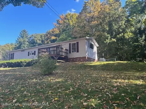 53 Grand St, Highland, NY 12528