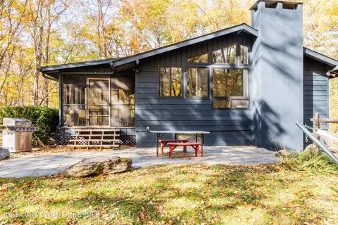 34 School Ln, Phoenicia, NY 12464