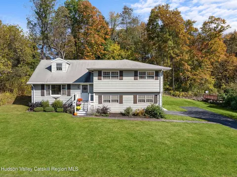 333 Overlook Dr, Hurley, NY 12443