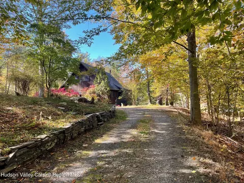 38 Raycliff Dr, Accord, NY 12404