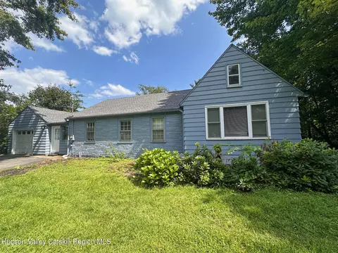 727 Churchland Rd, Saugerties, NY 12477