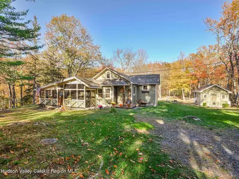 23 Daschner Ln, Pine Bush, NY 12566