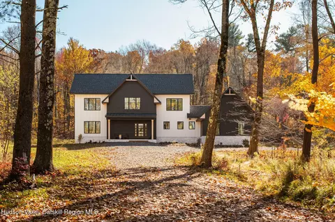 617 Harrington Dr, Austerlitz, NY 12017