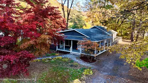 9-11 Center St, Phoenicia, NY 12464