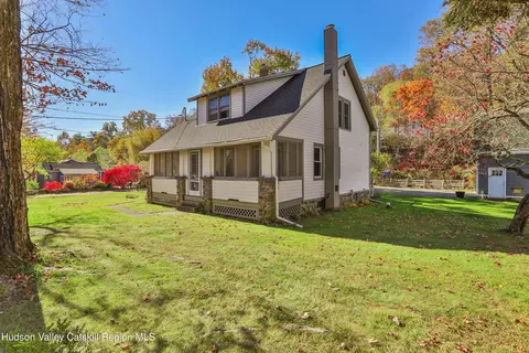 840 4th Binnewater Ln, Kingston, NY 12401