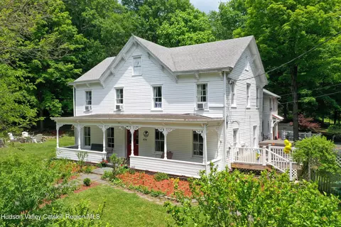 474 W Saugerties Rd, Saugerties, NY 12477