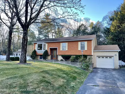 21 Mary Ann Ave, Saugerties, NY 12477