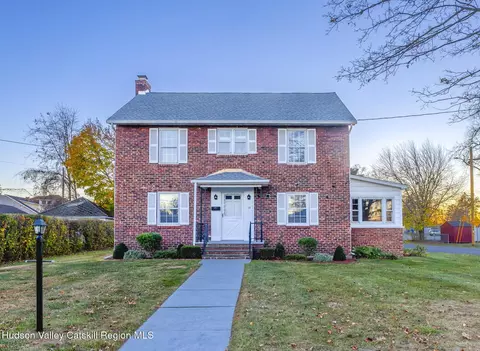 15 Roosevelt Ave, Kingston, NY 12401