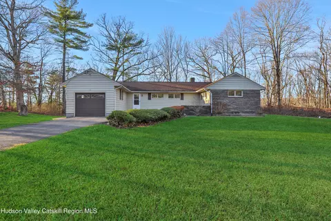 17 Cedar Ridge Rd, New Paltz, NY 12561