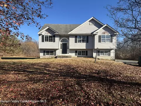 44 Deyo Dr, Gardiner, NY 12525