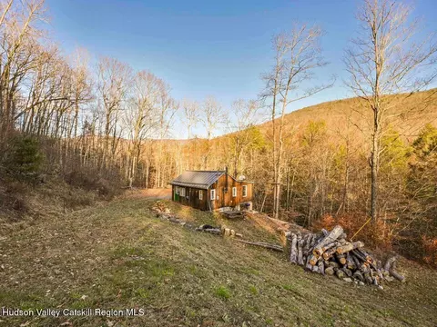 165 Broadstreet Hollow Rd, Shandaken, NY 12480