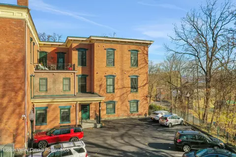 214 W Chestnut St #104, Kingston, NY 12401