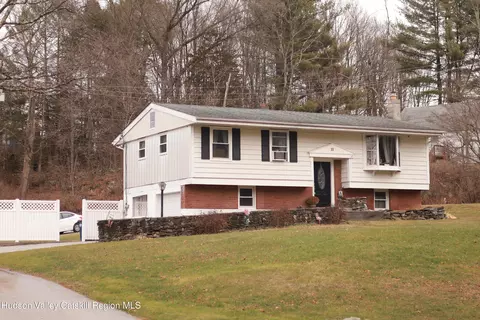 11 N Cross Rd, Staatsburg, NY 12580