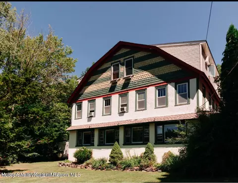 11 Highlands Rd, Highmount, NY 12441