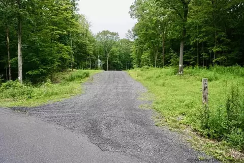 6 Arrowhead Rdg Rd, Saugerties, NY 12477