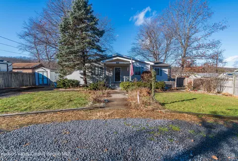 38 Parish Ln, Lake Katrine, NY 12449