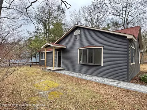 422 Band Camp Rd, Saugerties, NY 12477