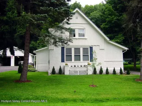 390 County Route 22, Hudson, NY 12534