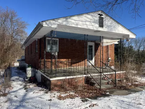411 Vineyard Ave, Highland, NY 12528