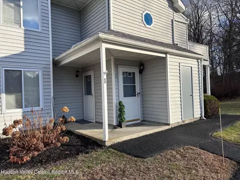 1 Tiger Maple Rd, Saugerties, NY 12477