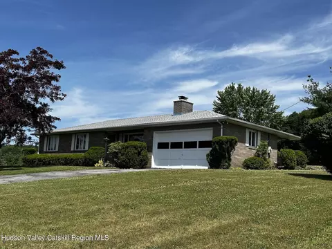 4 Blue Point Rd, Highland, NY 12528
