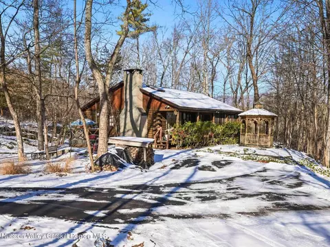 203 Maverick Rd, Woodstock, NY 12498