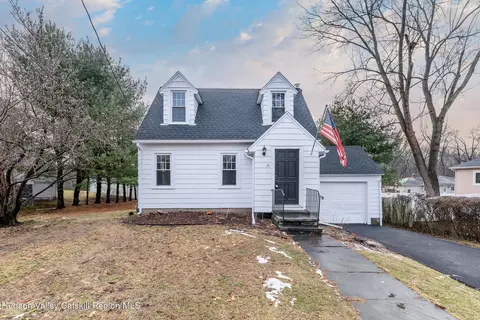 21 Golf Ter, Kingston, NY 12401