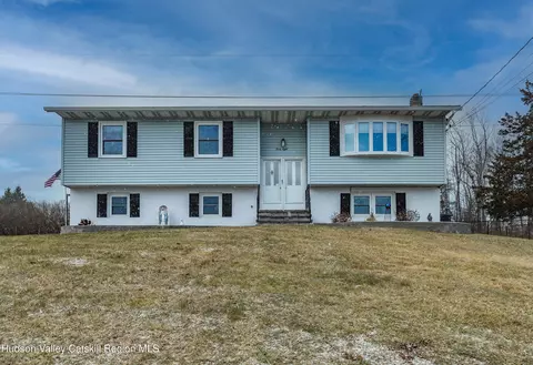 48 Brooker Dr, Newburgh, NY 12550
