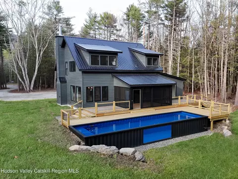 34 Tetta Ln, Olivebridge, NY 12461