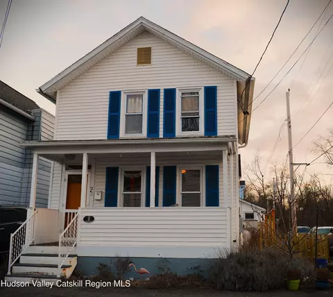 2 Hilton Pl, Kingston, NY 12401