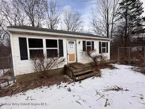 1165 Maple Hill Rd, Castleton On Hudson, NY 12033