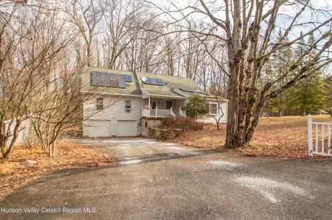 15 Shawangunk Dr, Kerhonkson, NY 12446