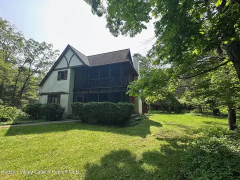 83 W Saugerties Rd, Saugerties, NY 12477