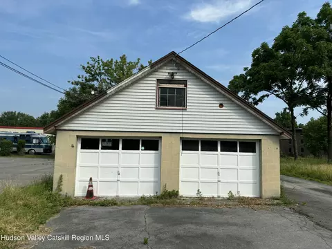 Exterior - 77 Maple Ave, Catskill, NY 12414 photo 2 of 2