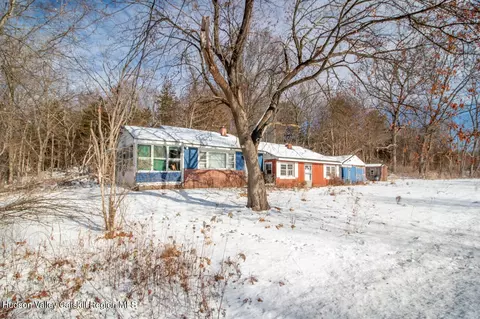 127 Spring Lake Rd, Red Hook, NY 12571