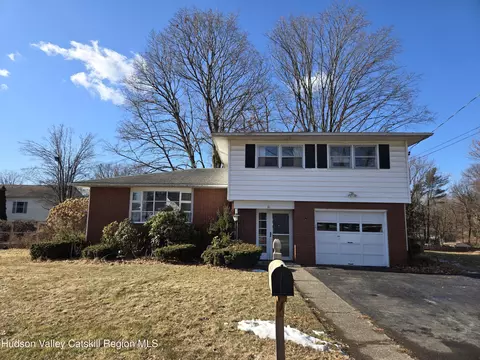 51 Fairview Ave, Kingston, NY 12401