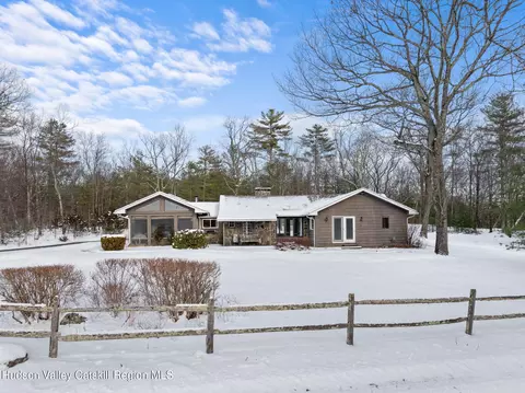 25 Windwood Ln, Woodstock, NY 12498
