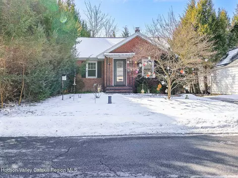 33 Hayes St, Kingston, NY 12401