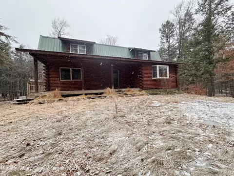 174 High Acres Ln, Greenville, NY 12083