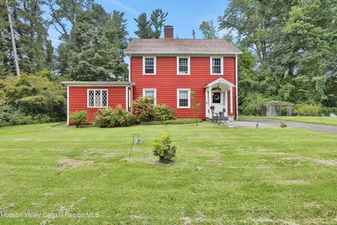 10 Washburn Ter, Saugerties, NY 12477