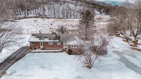 18 Ricks Ln, Saugerties, NY 12477