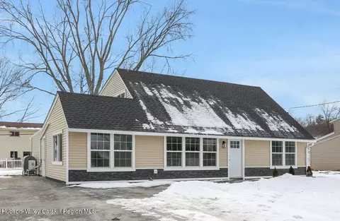22 Jumping Brook Ln, Ulster, NY 12401