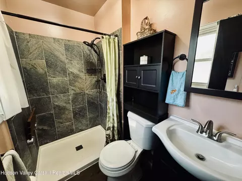 Bath - 322 Plattekill Ardonia Rd, Wallkill, NY 12589 photo 2 of 3